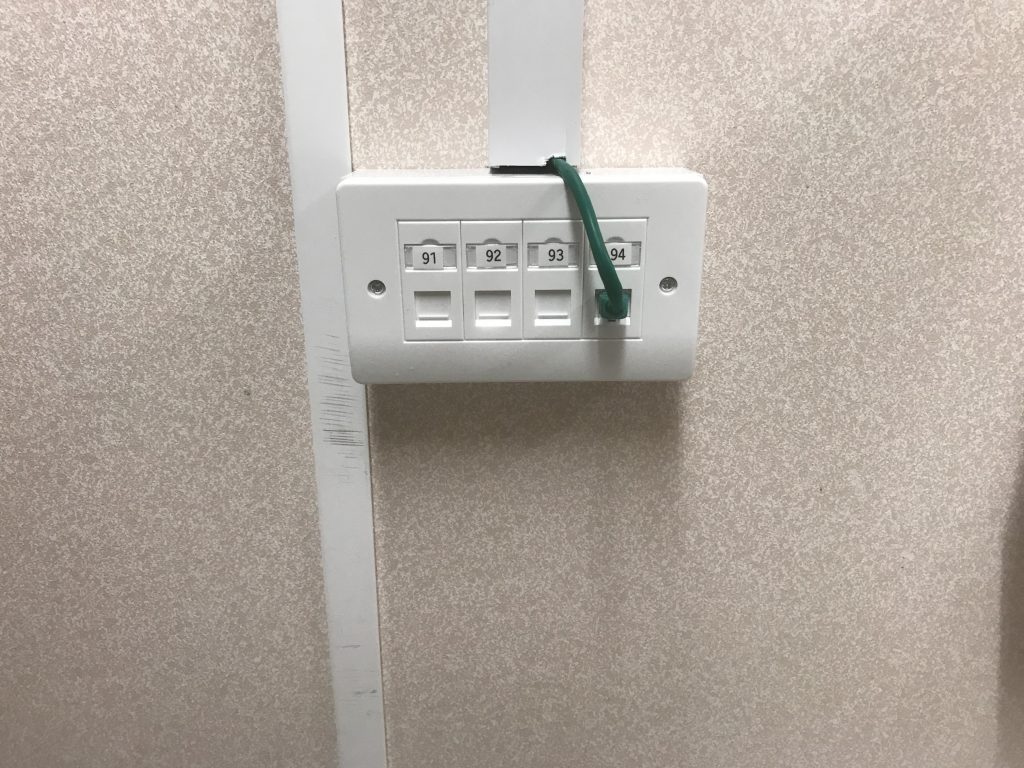 4-way data socket